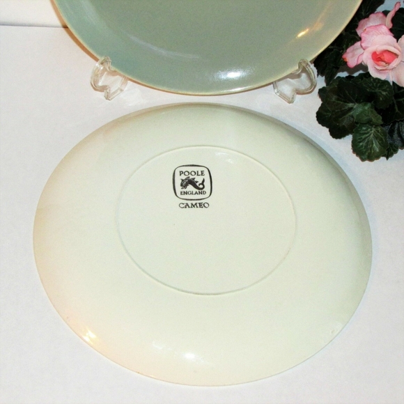 2 Poole Pottery Cameo Dinner Plates Sage Green England Vintage - Picture 4 of 4